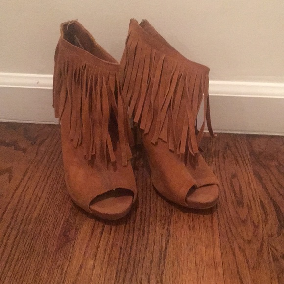 Heels - Picture 2 of 4